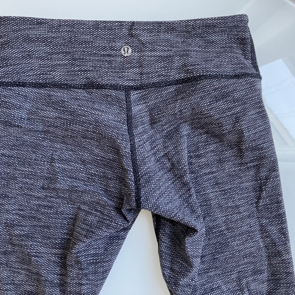 Lululemon leggings size 4 - Picture 6 of 6